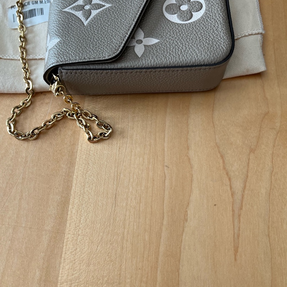 LOUIS VUITTON Pochette Félicie-Dove/Cream! Pristine Condition! Price is Firm! - Picture 13 of 15